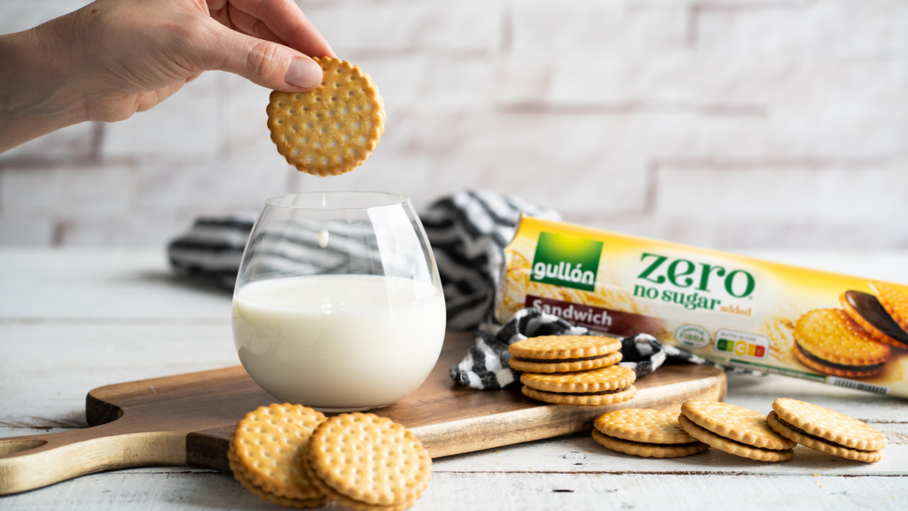 Zero Chocolate Cream Sandwich - Biscuits with fibre, Biscuits with no ...